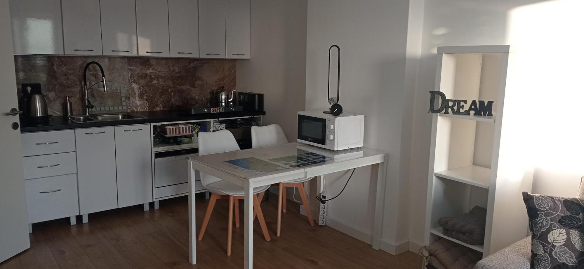 Happy Place 1 Bedroom Apartment